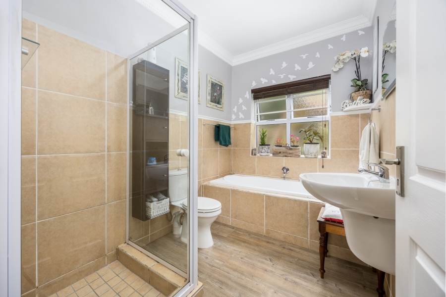 4 Bedroom Property for Sale in Van Riebeeckshof Western Cape